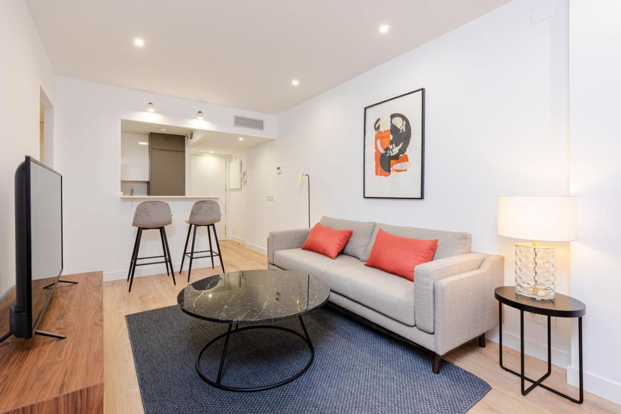 Unique And Sophisticated Design Homes In Financial Centre Apartment *