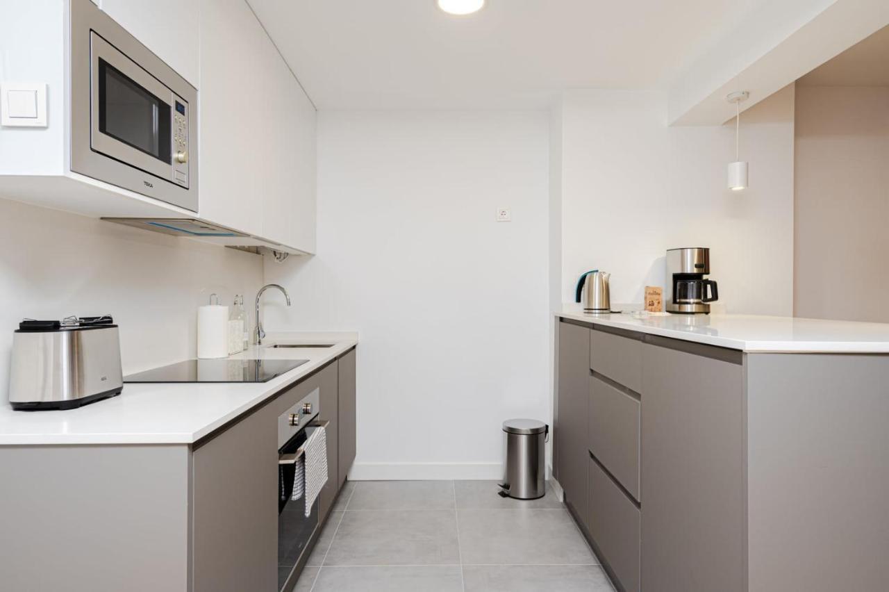 Unique And Sophisticated Design Homes In Financial Centre Apartment *